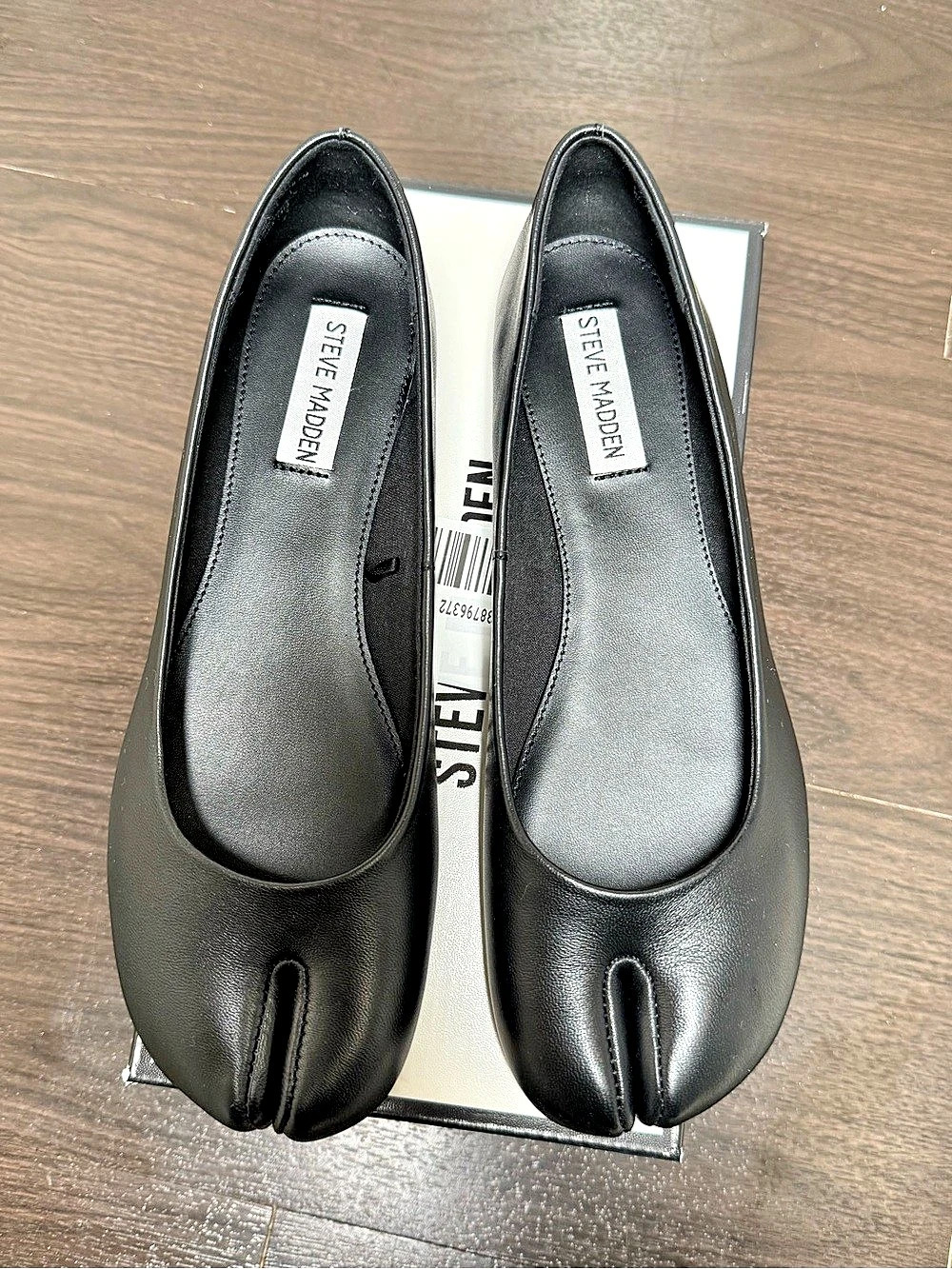 STEVE MADDEN Calico Split Toe Flat Black Flats